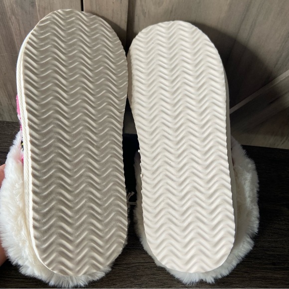 American Eagle Outfitters Pink Checkered Floral Fuzzy Slippers Size 10 NWT - Picture 8 of 8